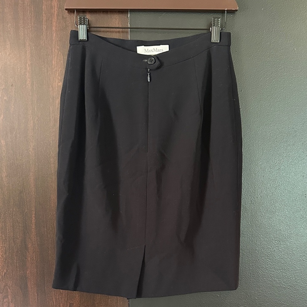 MaxMara Black Tailored Pencil Skirt with Front Button Detail